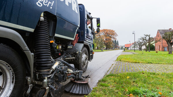 Straßenreinigung durch die AWU OPR